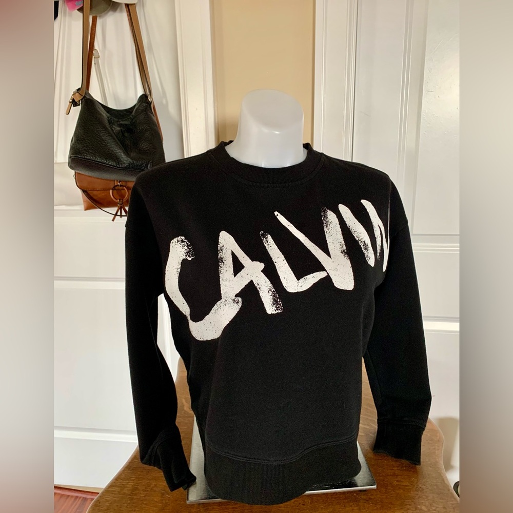 CUTE CALVIN KLEIN SWEATSHIRT ❤️CHANGE IT UP WITH A WHITE SHIRT UNDERNEATH.